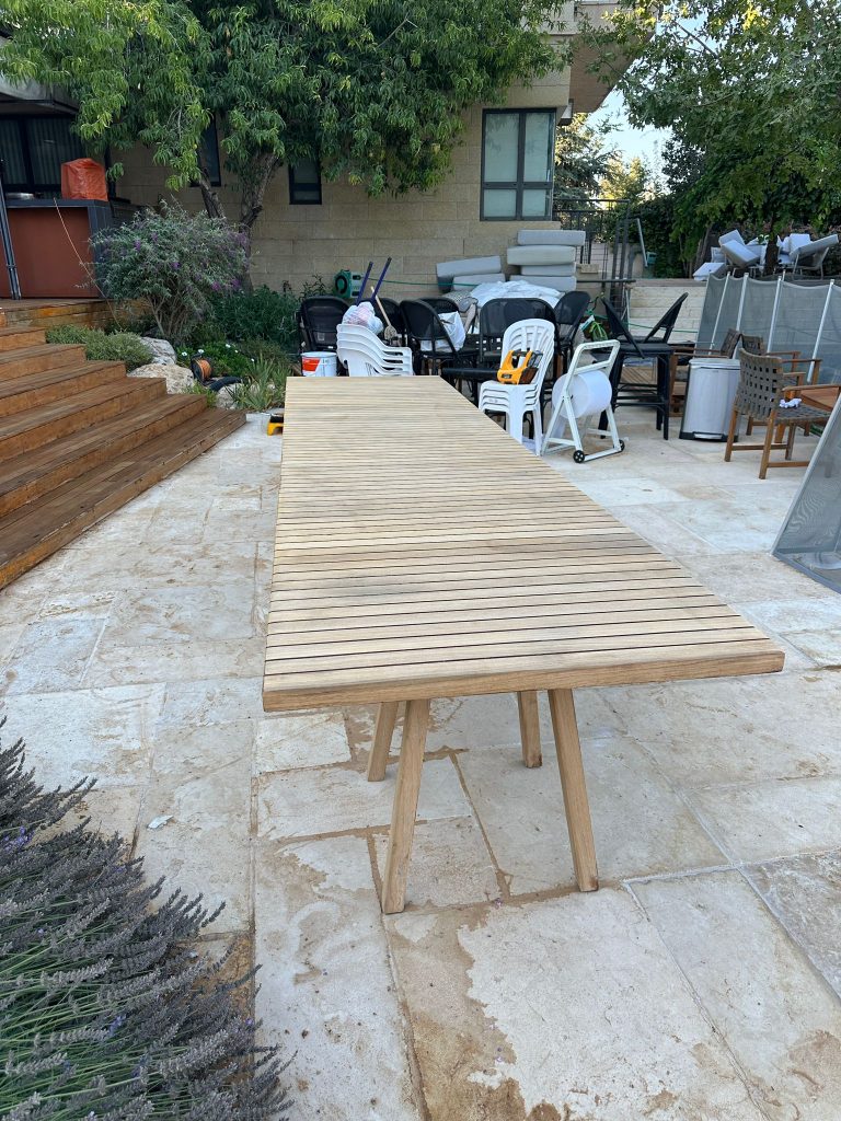 ליטוש שולחן עץ