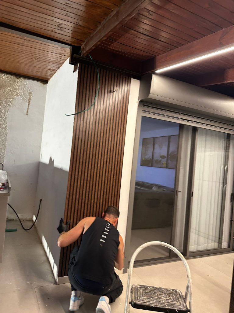 פרויקט חדש של FixItAll: התקנת חיפוי פולימרי יוקרתי למטבחון חוץ בבית שמש! 🎉 img 20251019 wa0051