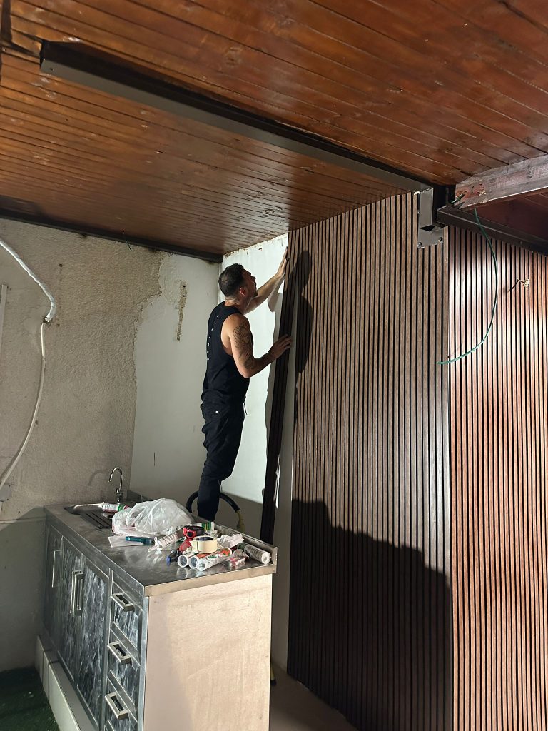 פרויקט חדש של FixItAll: התקנת חיפוי פולימרי יוקרתי למטבחון חוץ בבית שמש! 🎉 img 20251019 wa0052