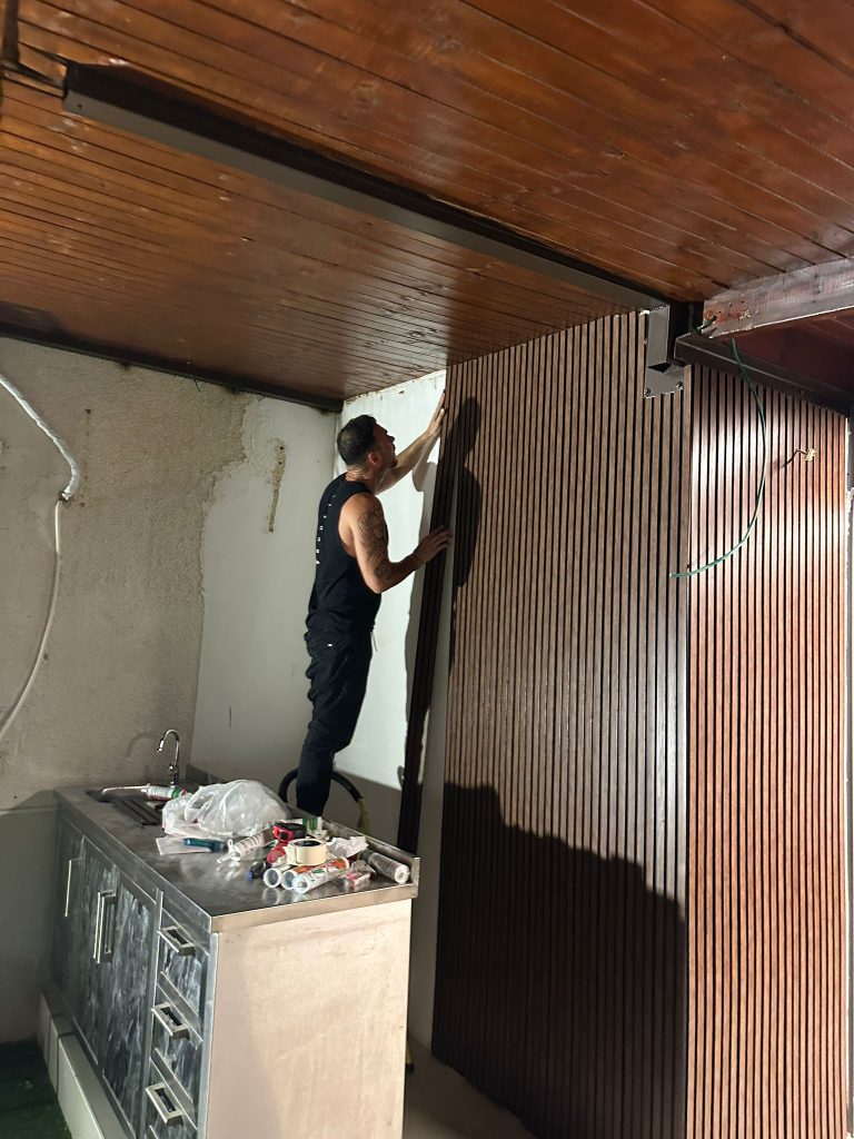 פרויקט חדש של FixItAll: התקנת חיפוי פולימרי יוקרתי למטבחון חוץ בבית שמש! 🎉 img 20251019 wa0053