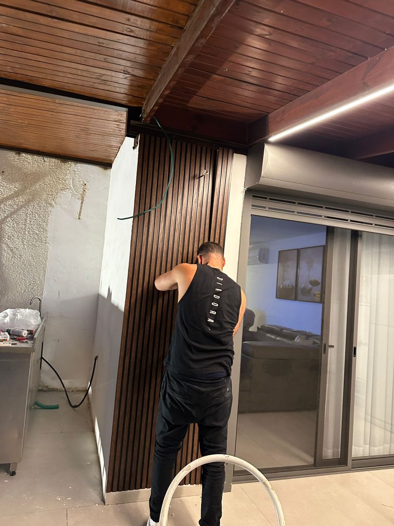 פרויקט חדש של FixItAll: התקנת חיפוי פולימרי יוקרתי למטבחון חוץ בבית שמש! 🎉 img 20251019 wa0054