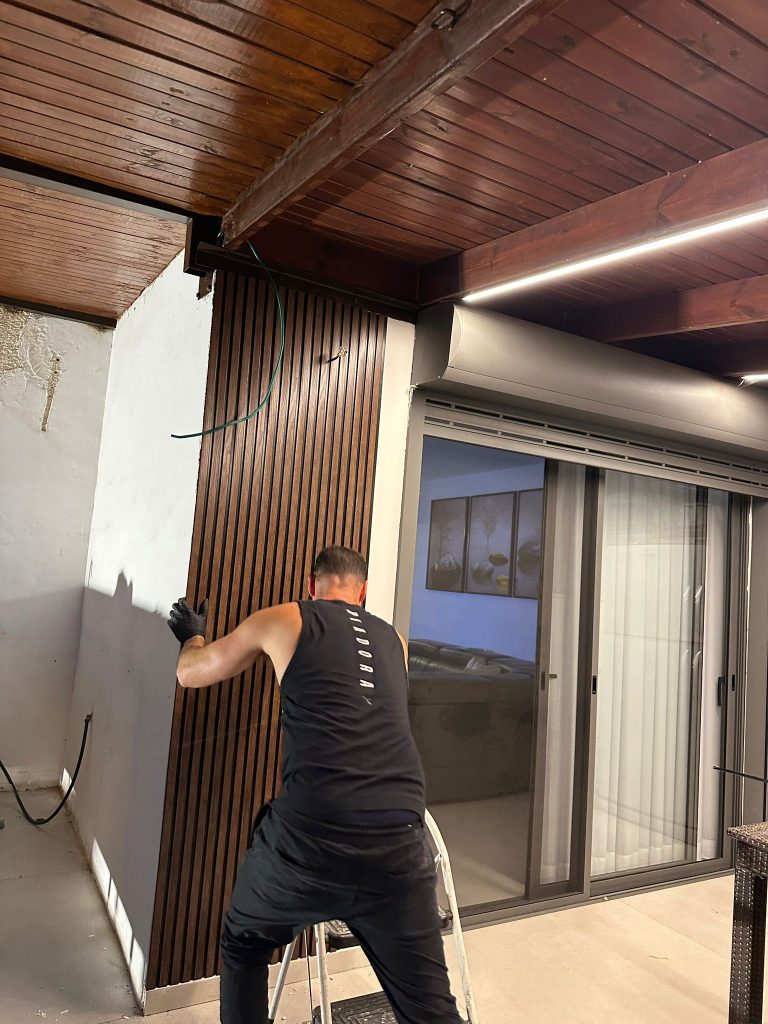 פרויקט חדש של FixItAll: התקנת חיפוי פולימרי יוקרתי למטבחון חוץ בבית שמש! 🎉 img 20251019 wa0056