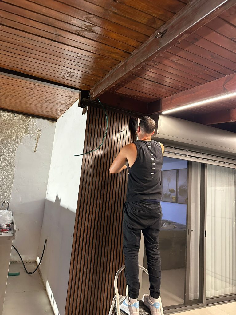 פרויקט חדש של FixItAll: התקנת חיפוי פולימרי יוקרתי למטבחון חוץ בבית שמש! 🎉 img 20251019 wa0057