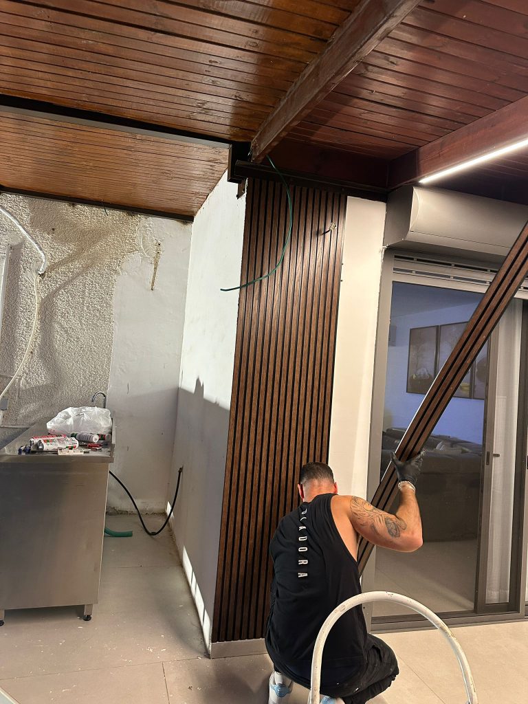 פרויקט חדש של FixItAll: התקנת חיפוי פולימרי יוקרתי למטבחון חוץ בבית שמש! 🎉 img 20251019 wa0059