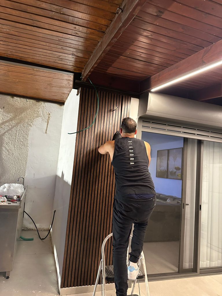 פרויקט חדש של FixItAll: התקנת חיפוי פולימרי יוקרתי למטבחון חוץ בבית שמש! 🎉 img 20251019 wa0063